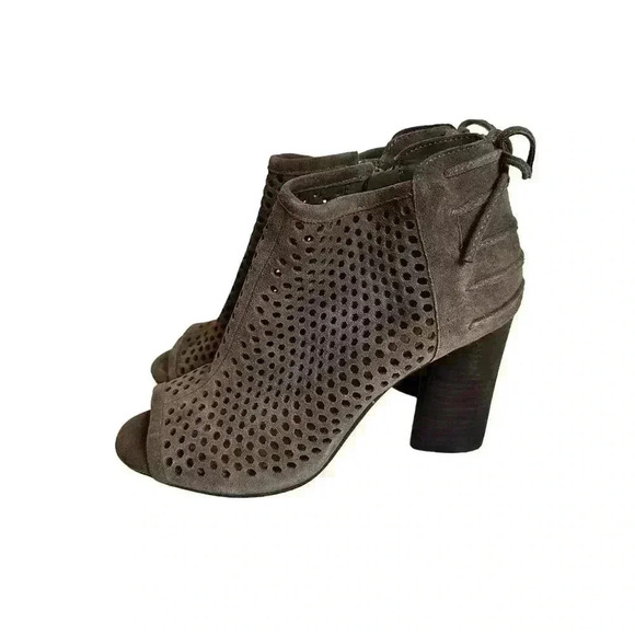 Gianni Bini Taupe Suede Ankle Shoe Peep Toe Side Zip Heels Sandals Sz 8 - Picture 2 of 7